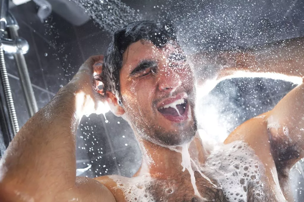 0_Man-in-shower-rinsing-shampoo-from-hair