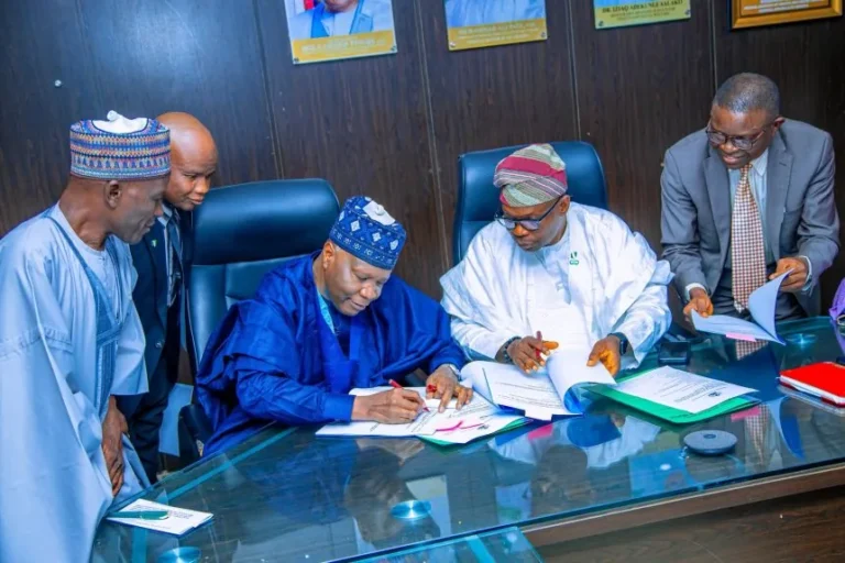 FG-and-Gombe-govt-860x573.jpg
